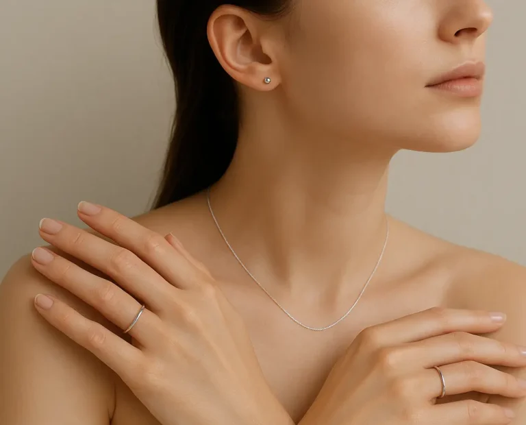 Joias de Prata e Estilo Minimalista: Como Menos Pode Ser Mais na Elegância do Dia a Dia